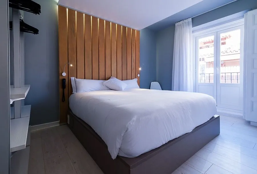 Nuria Hostal-1